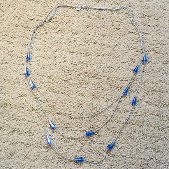 Blue necklace with matching earrings - Picture 3 of 3